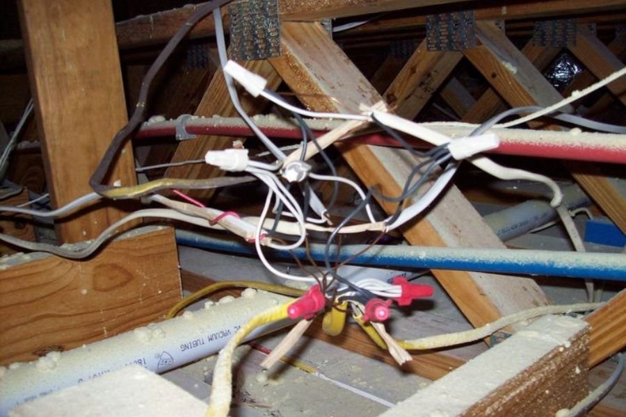 electrical code violations in a house in El Paso