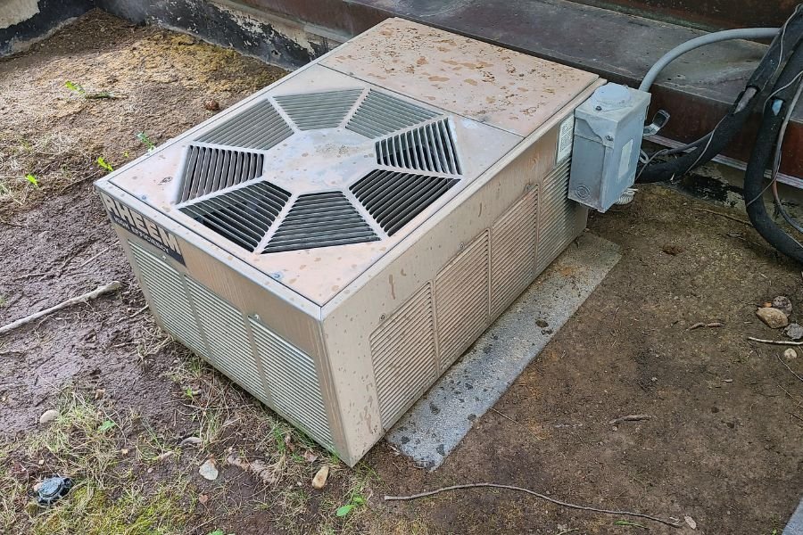 outdated, mid-90s era hvac system in a house in El Paso